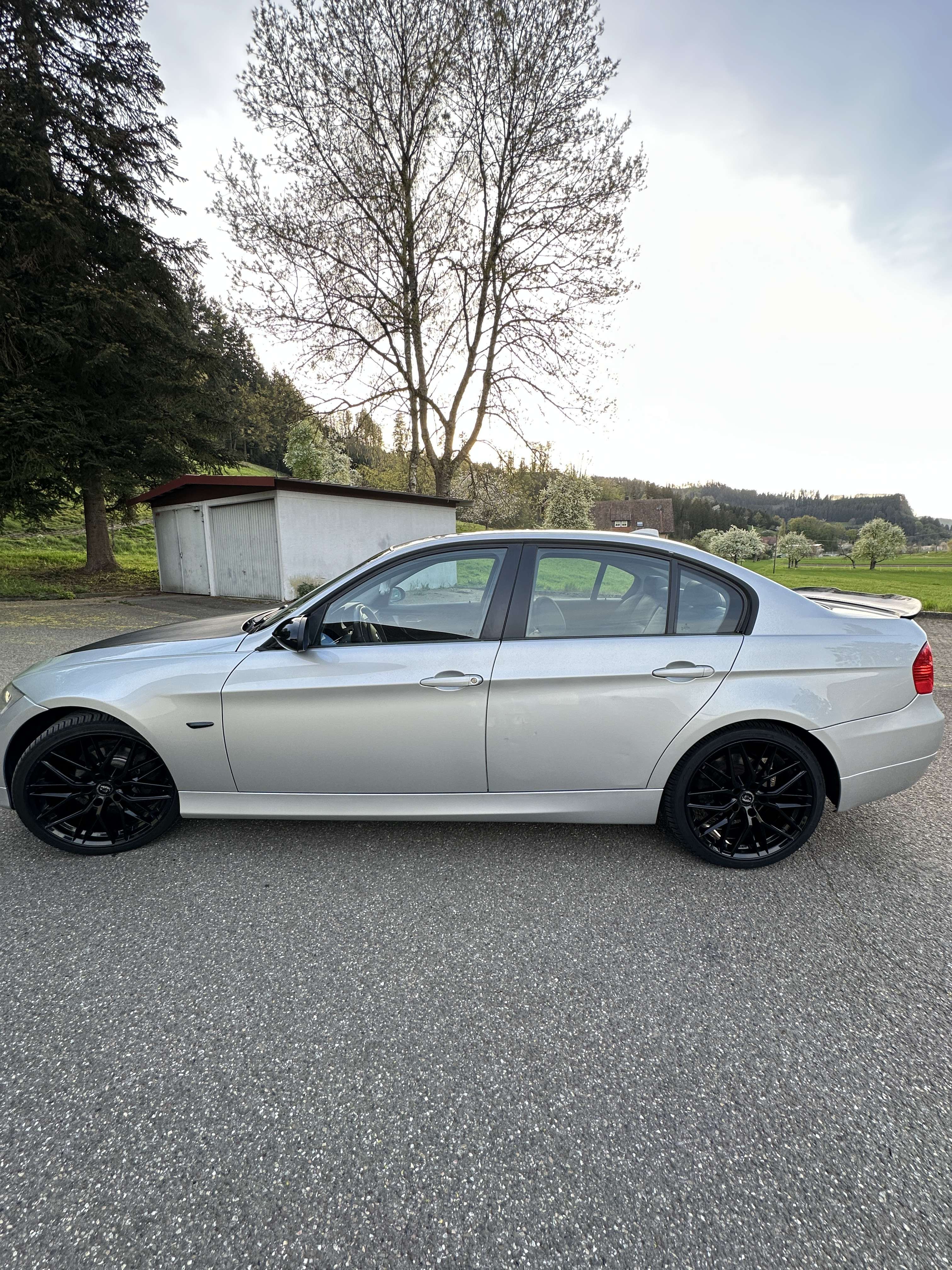 Second hand Bmw 3 Series 320