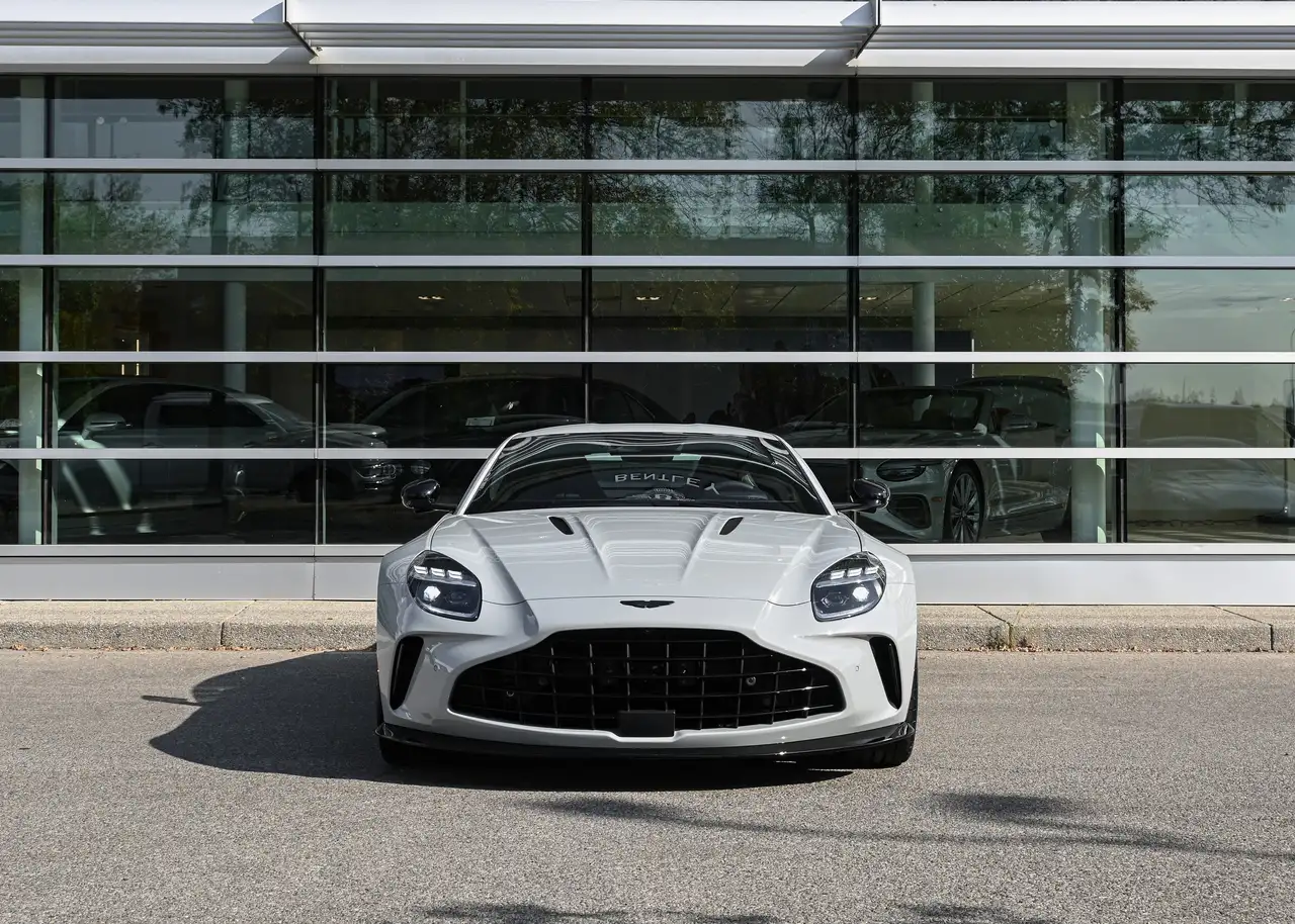 Aston Martin Vantage снимка Aston Martin Vantage