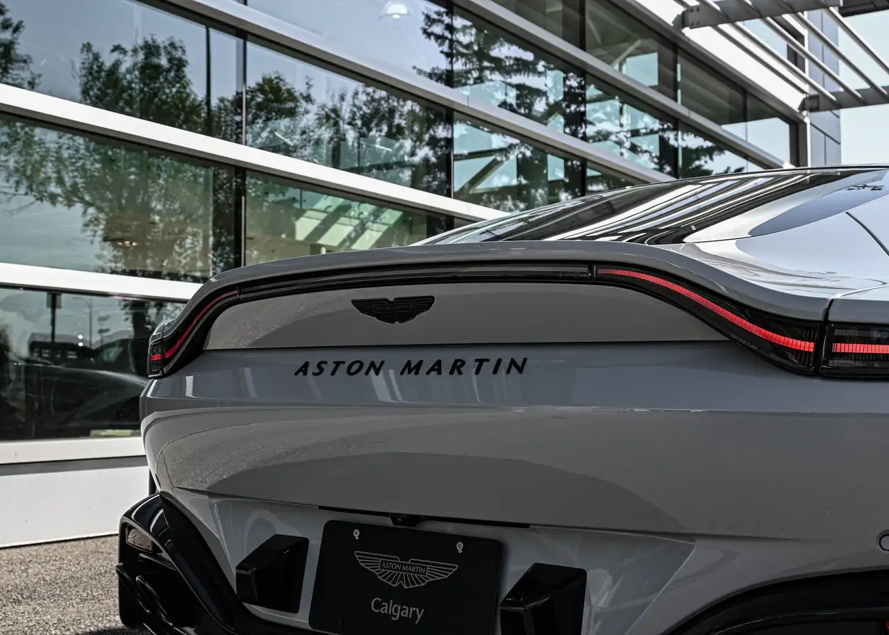 Aston Martin Vantage снимка Aston Martin Vantage