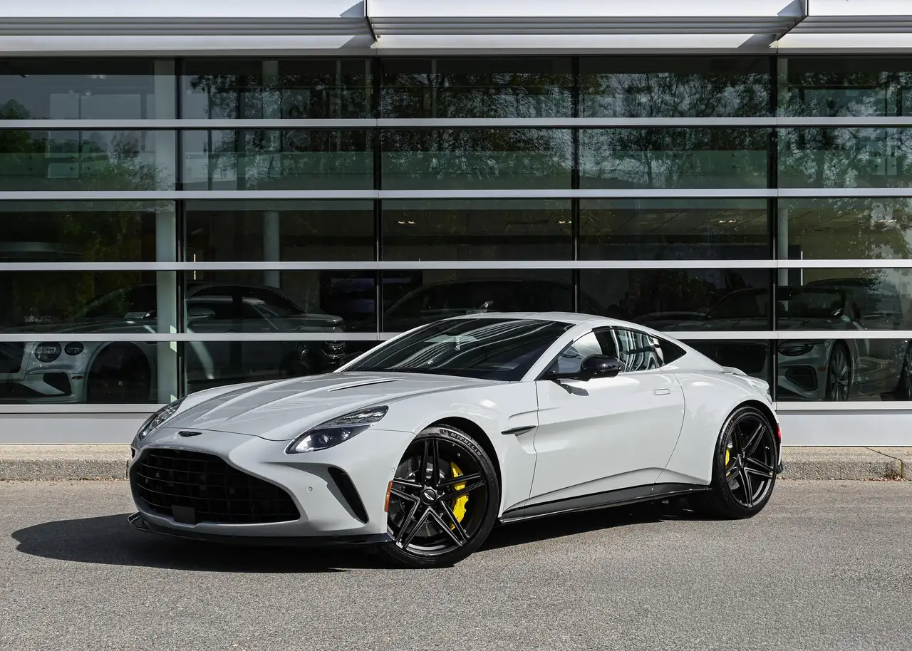 Aston Martin Vantage снимка Aston Martin Vantage