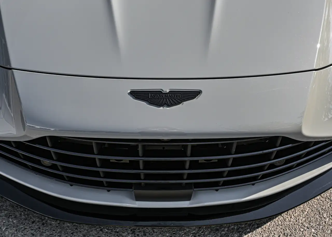 Aston Martin Vantage снимка Aston Martin Vantage