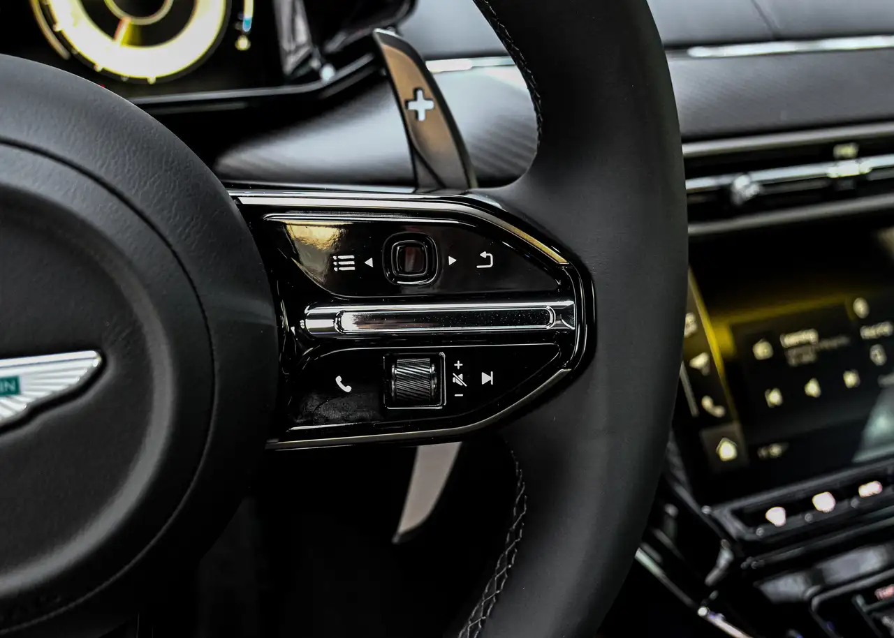 Aston Martin Vantage снимка Aston Martin Vantage
