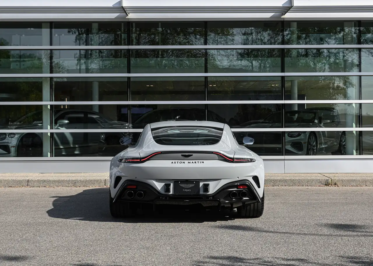 Aston Martin Vantage снимка Aston Martin Vantage