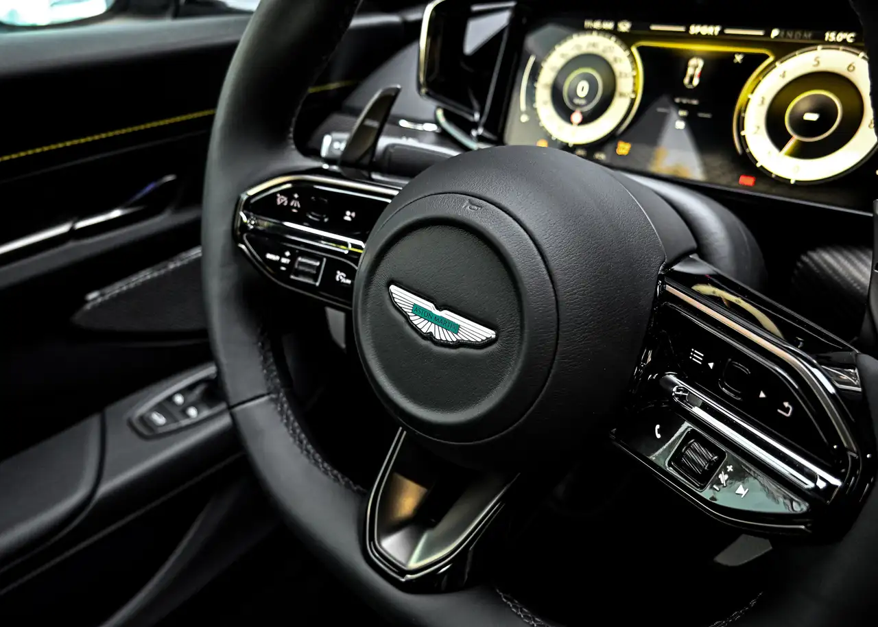 Aston Martin Vantage снимка Aston Martin Vantage