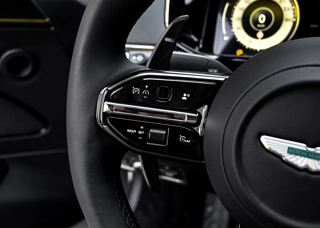 Aston Martin Vantage снимка Aston Martin Vantage