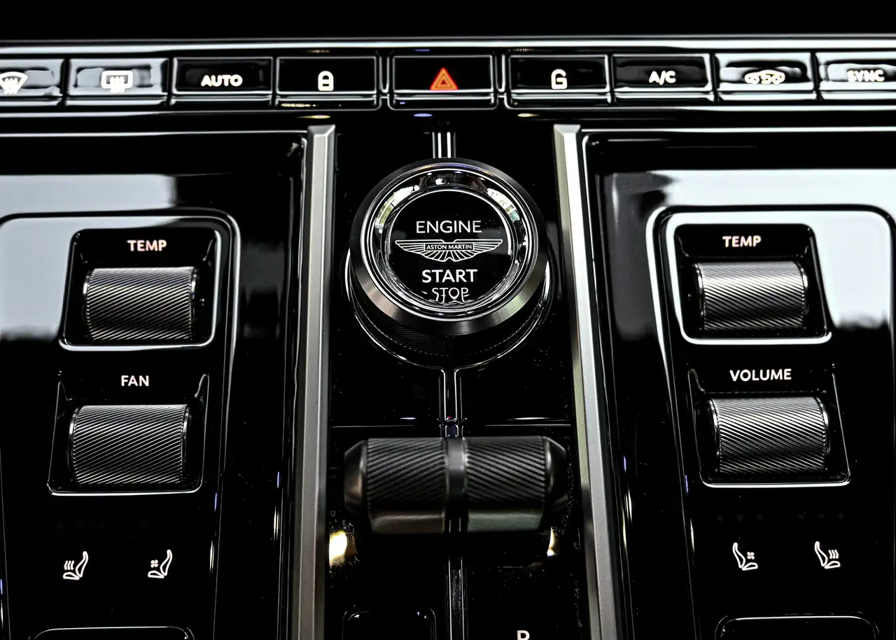 Aston Martin Vantage снимка Aston Martin Vantage