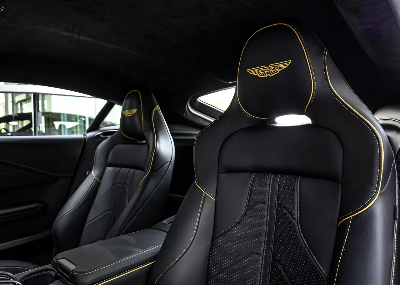 Aston Martin Vantage снимка Aston Martin Vantage