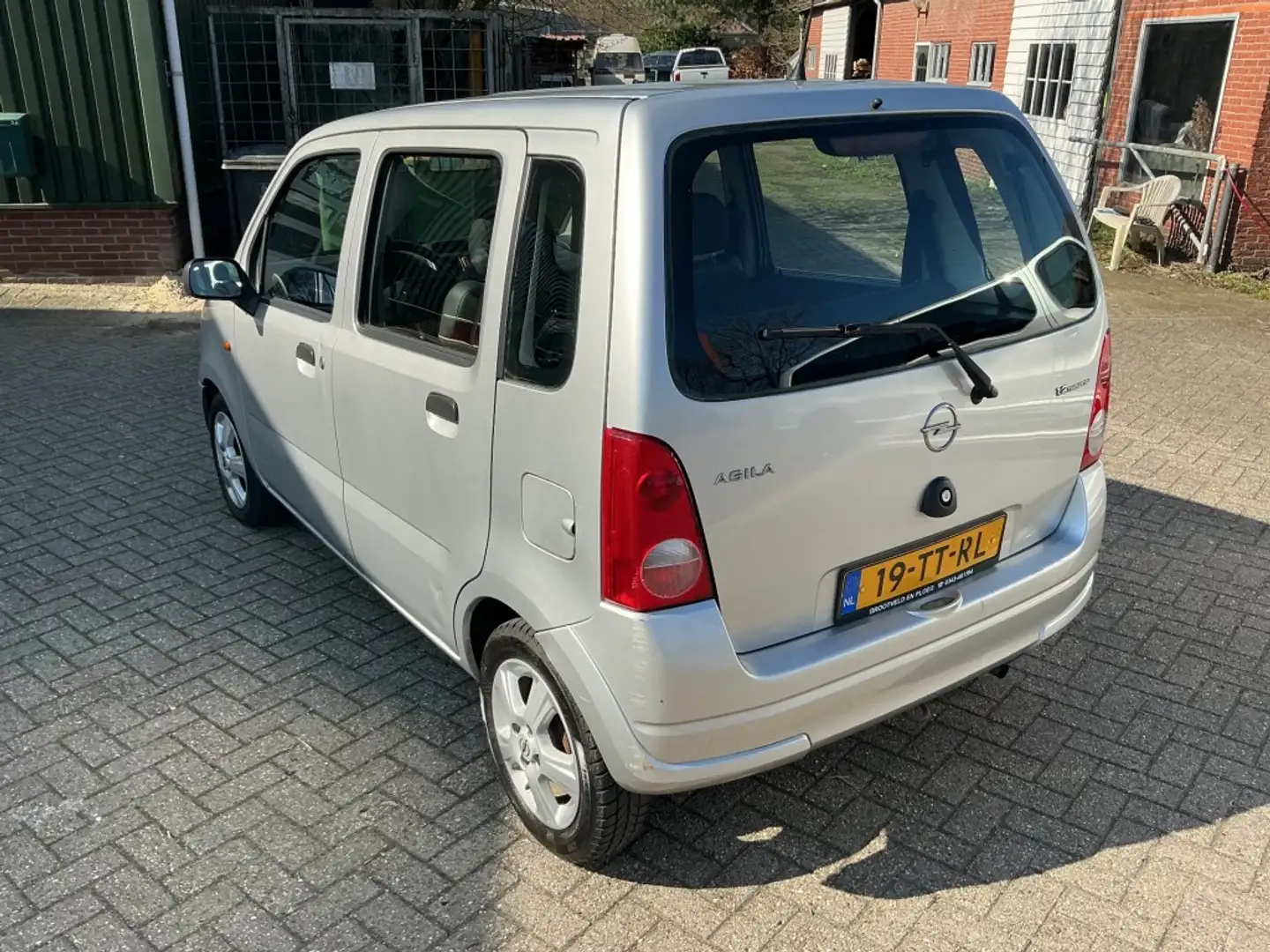 Opel Agila 1.2-16V ESSENTIA Grau - 2