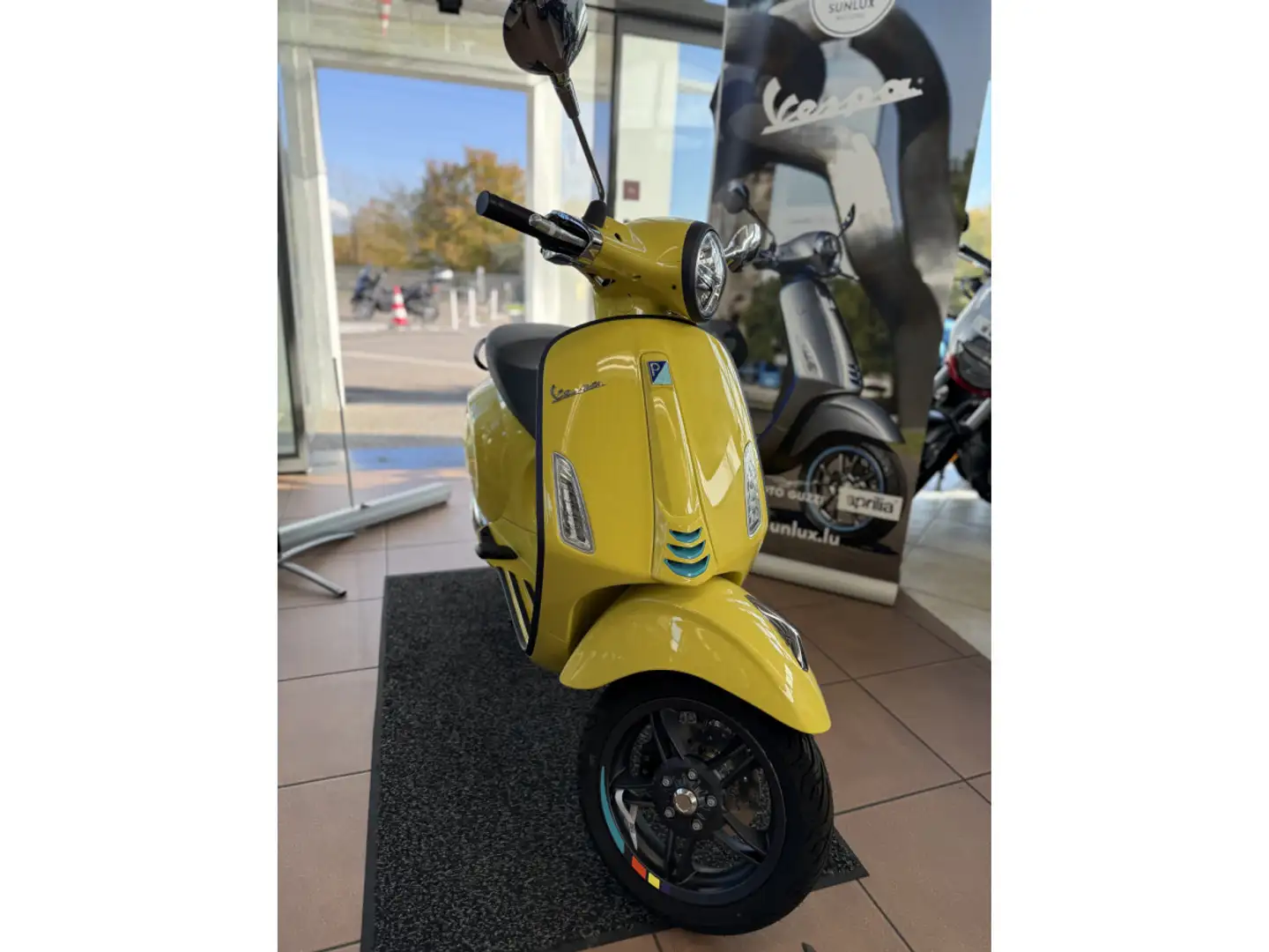 Vespa Primavera 125 S - 1