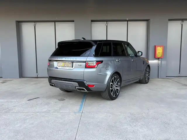Land Rover Range Rover Sport view 4