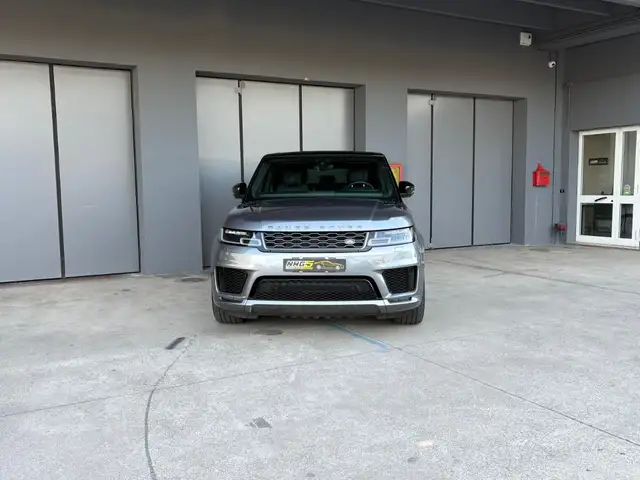 Land Rover Range Rover Sport view 2