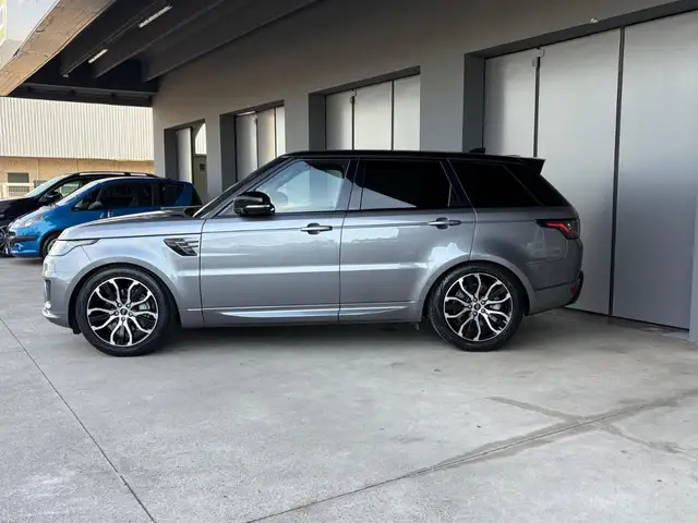 Land Rover Range Rover Sport view 3