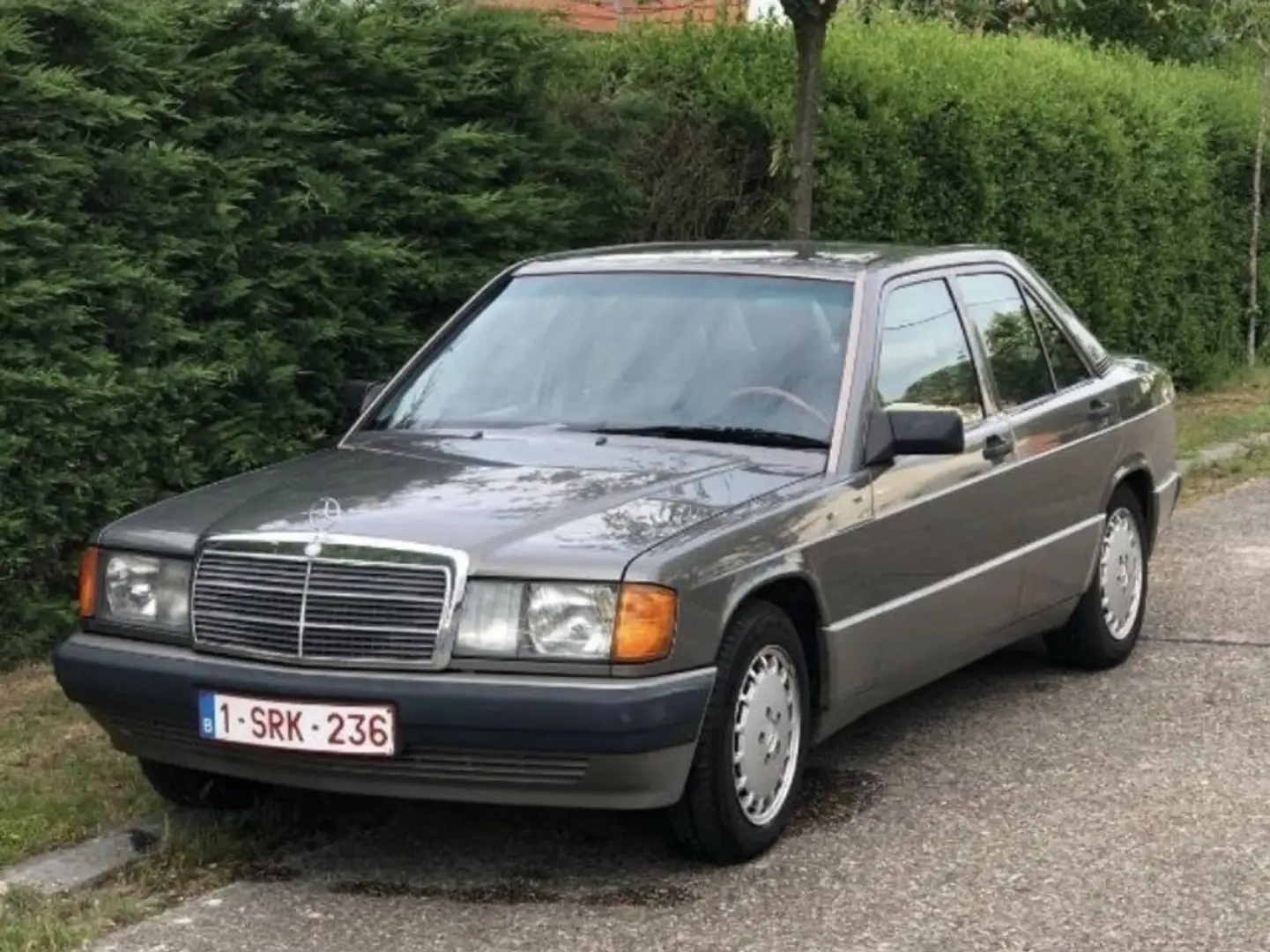 Mercedes-Benz 190 D 2.5 Gris - 1