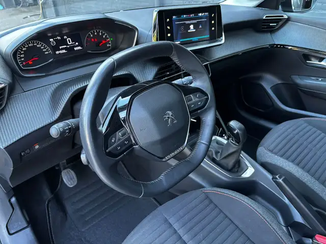 Peugeot 208 view 14