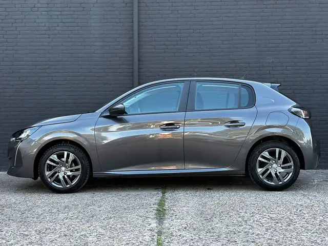 Peugeot 208 view 11