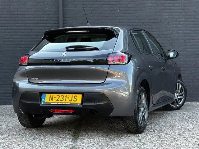 Peugeot 208 view 4