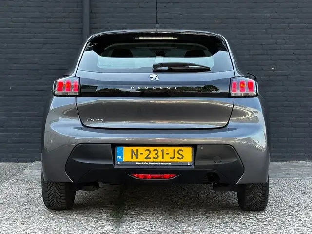 Peugeot 208 view 6
