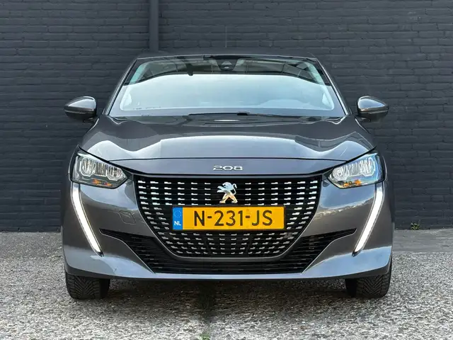 Peugeot 208 view 3