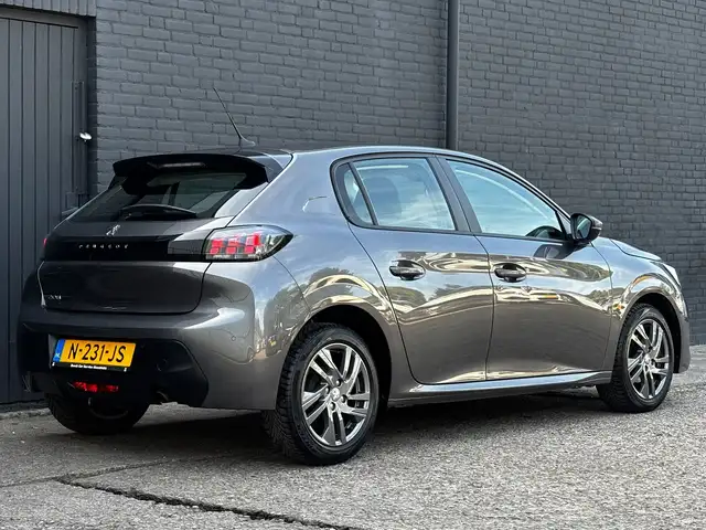 Peugeot 208 view 9