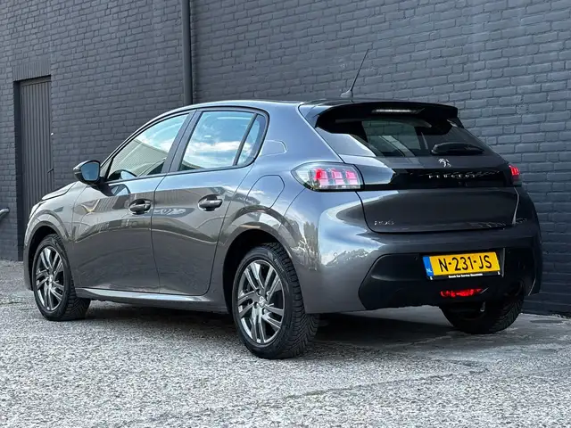 Peugeot 208 view 10