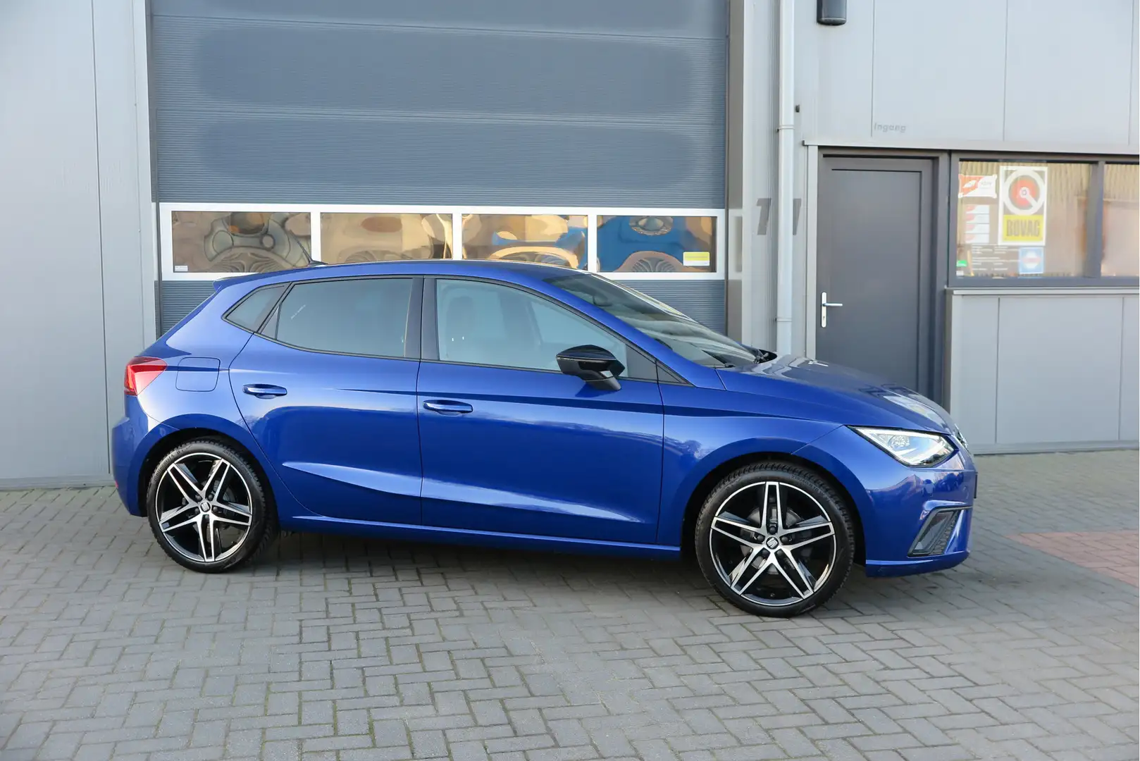 SEAT Ibiza 1.0 TSI 82kw 110pk FR Business Intense Plus Led, V Blauw - 2