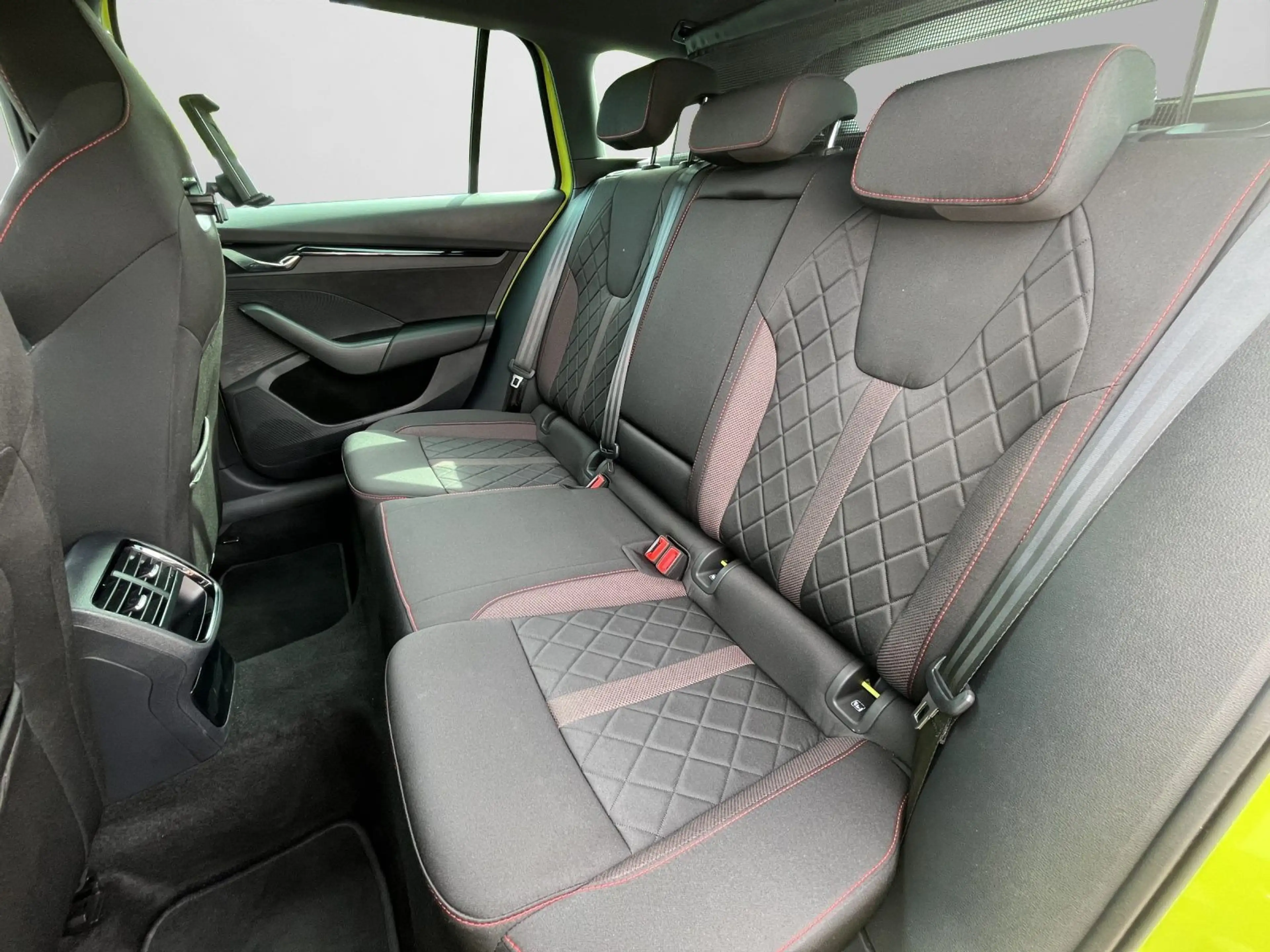 Skoda Octavia Combi RS 2.0 TSI DSG MATRIX RFK SHZ CARP — photo 14