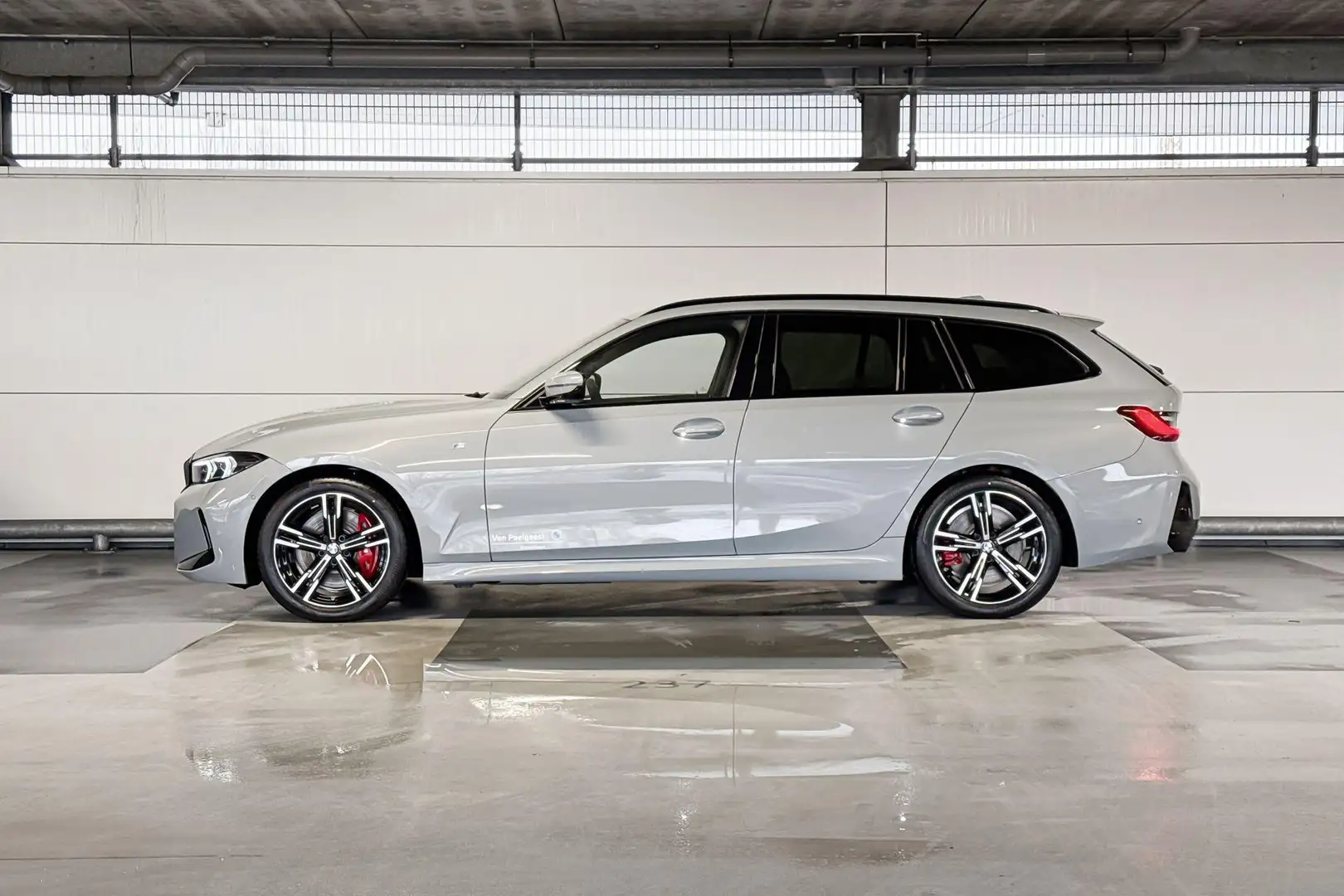 BMW 318 3 Serie Touring 318i | M Sportpakket Pro | Adaptie Grijs - 2