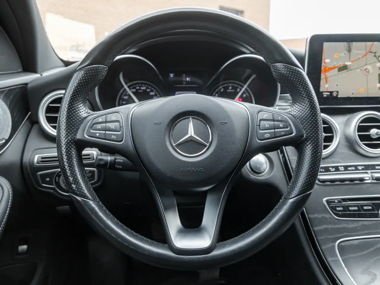 Mercedes-Benz C-Class снимка Mercedes-Benz C-Class