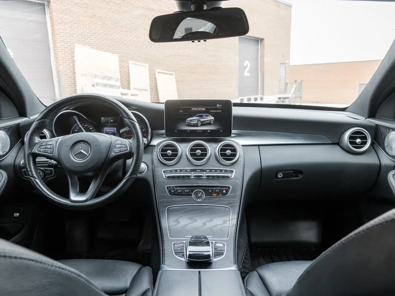 Mercedes-Benz C-Class снимка Mercedes-Benz C-Class