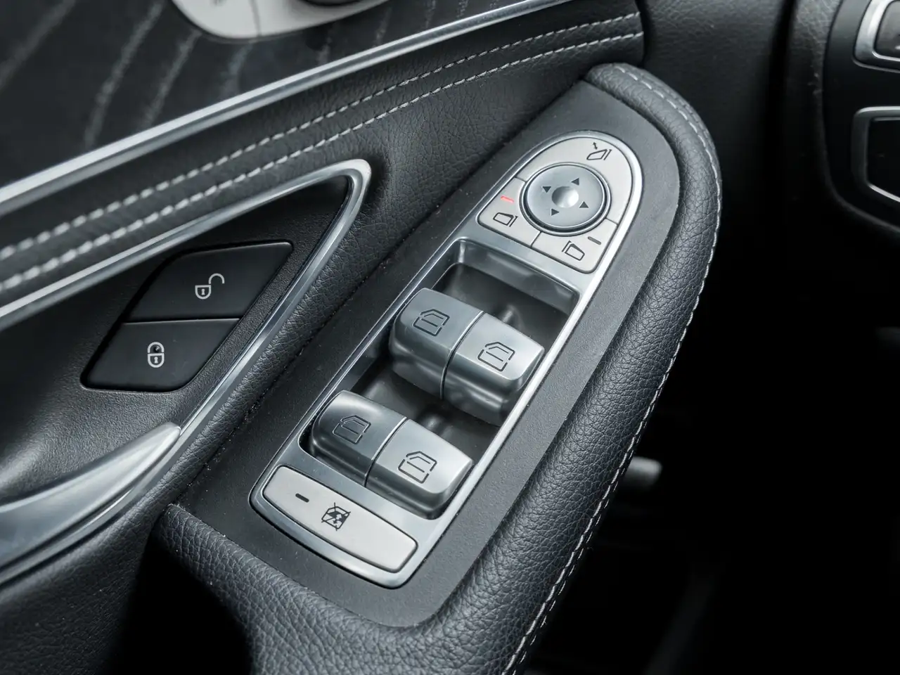 Mercedes-Benz C-Class снимка Mercedes-Benz C-Class