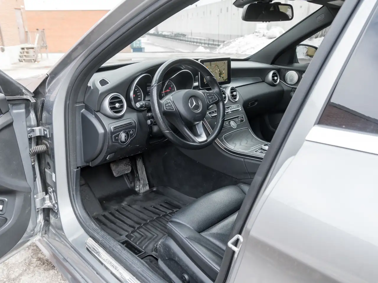 Mercedes-Benz C-Class снимка Mercedes-Benz C-Class