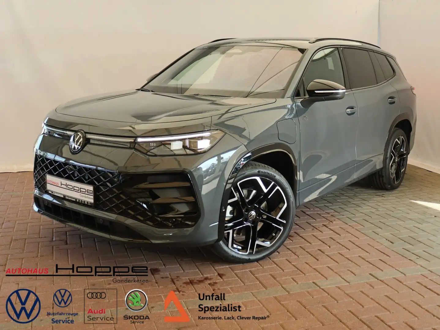 Volkswagen Tayron R-Line 1.5l TSI e-HYBRID AHK+PANO+LEDER+MATRIX Grau - 1