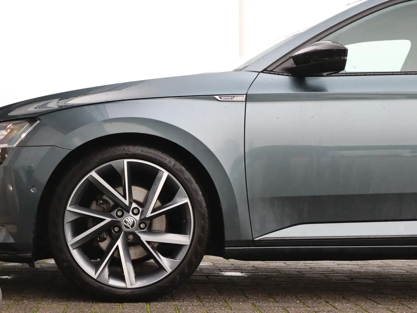 Skoda Superb 1.5 TSI 150 pk ACT Sportline Business | Navigatie Grijs - 2