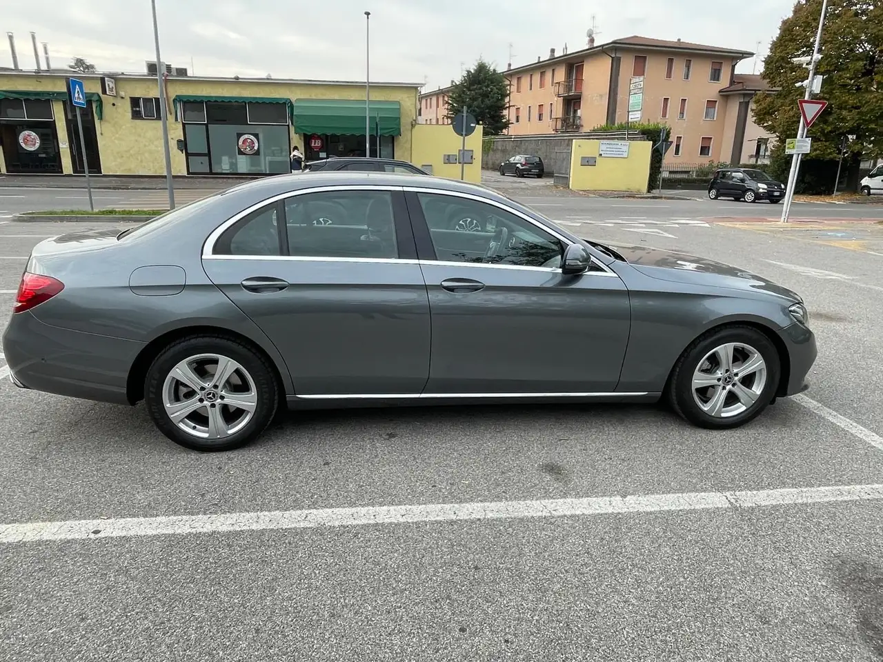 Mercedes-Benz E 220