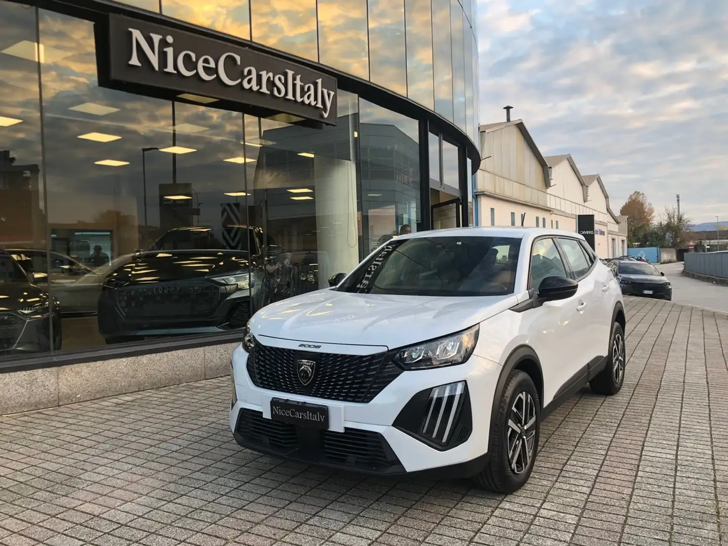 Peugeot 2008 1.2 puretech Weiß - 1