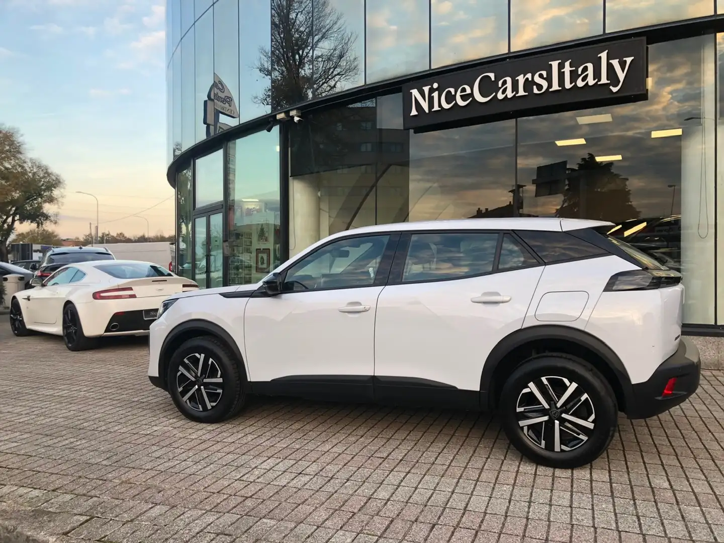 Peugeot 2008 1.2 puretech Weiß - 2