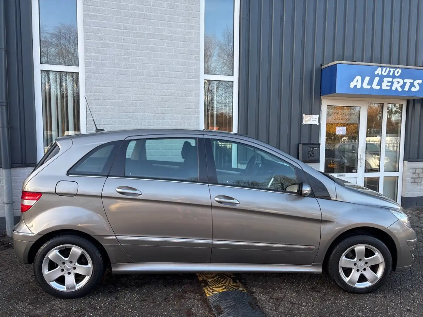 Mercedes-Benz 200 Gris - 1