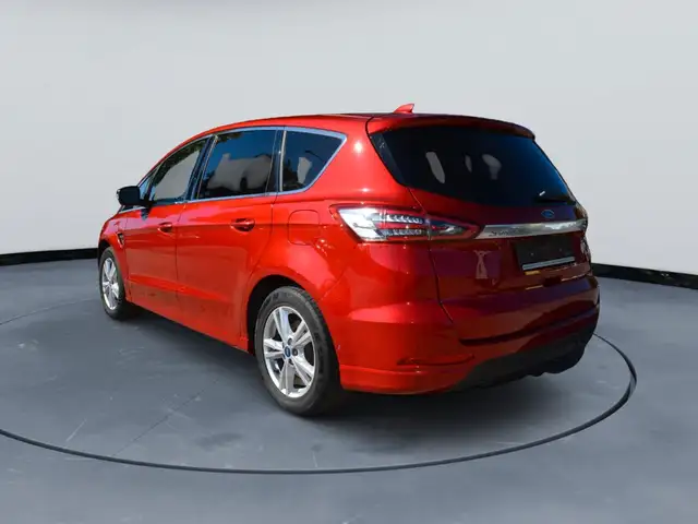 Ford S-Max view 3