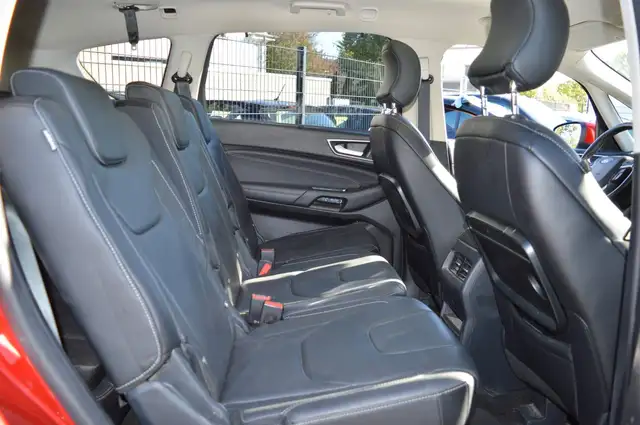 Ford S-Max view 12