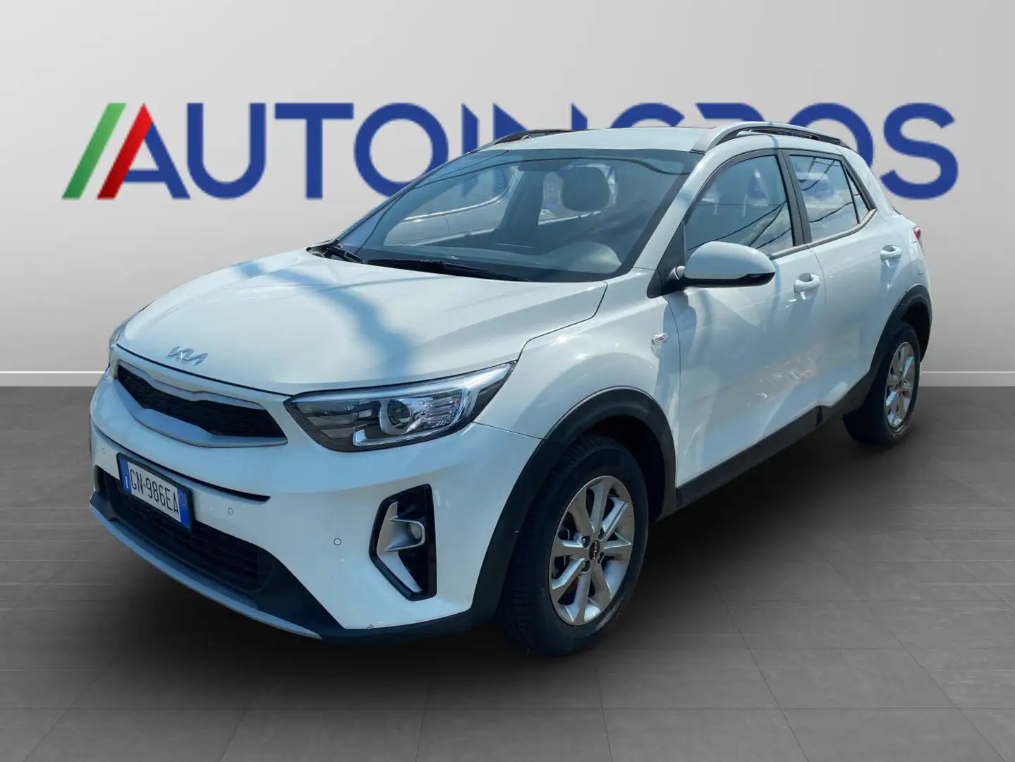 Kia Stonic Stonic 1.2 dpi Urban s/Smart Pack 84cv Biały - 1