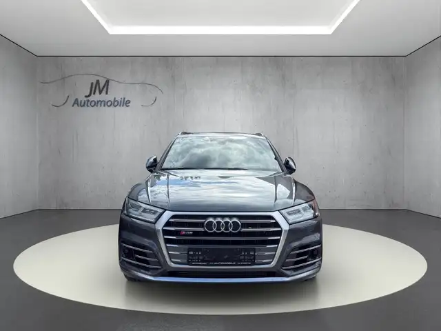 Audi SQ5 view 3