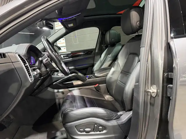 Porsche Cayenne view 11