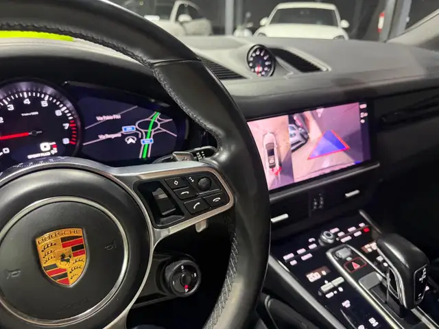 Porsche Cayenne view 15