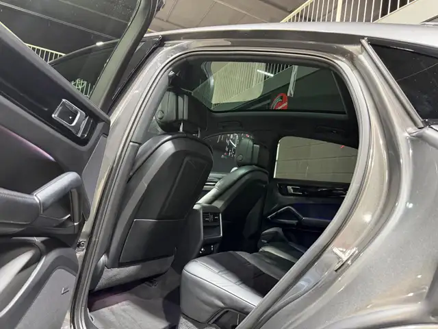 Porsche Cayenne view 10