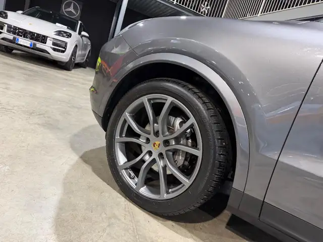 Porsche Cayenne view 7