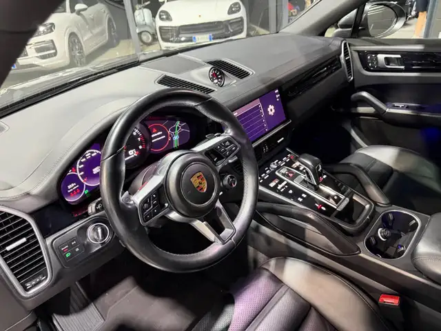 Porsche Cayenne view 12