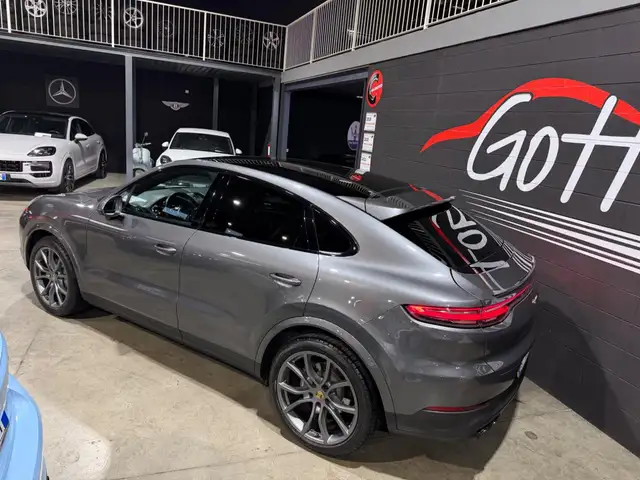 Porsche Cayenne view 5