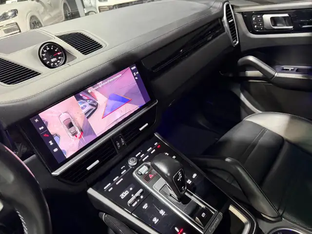 Porsche Cayenne view 14