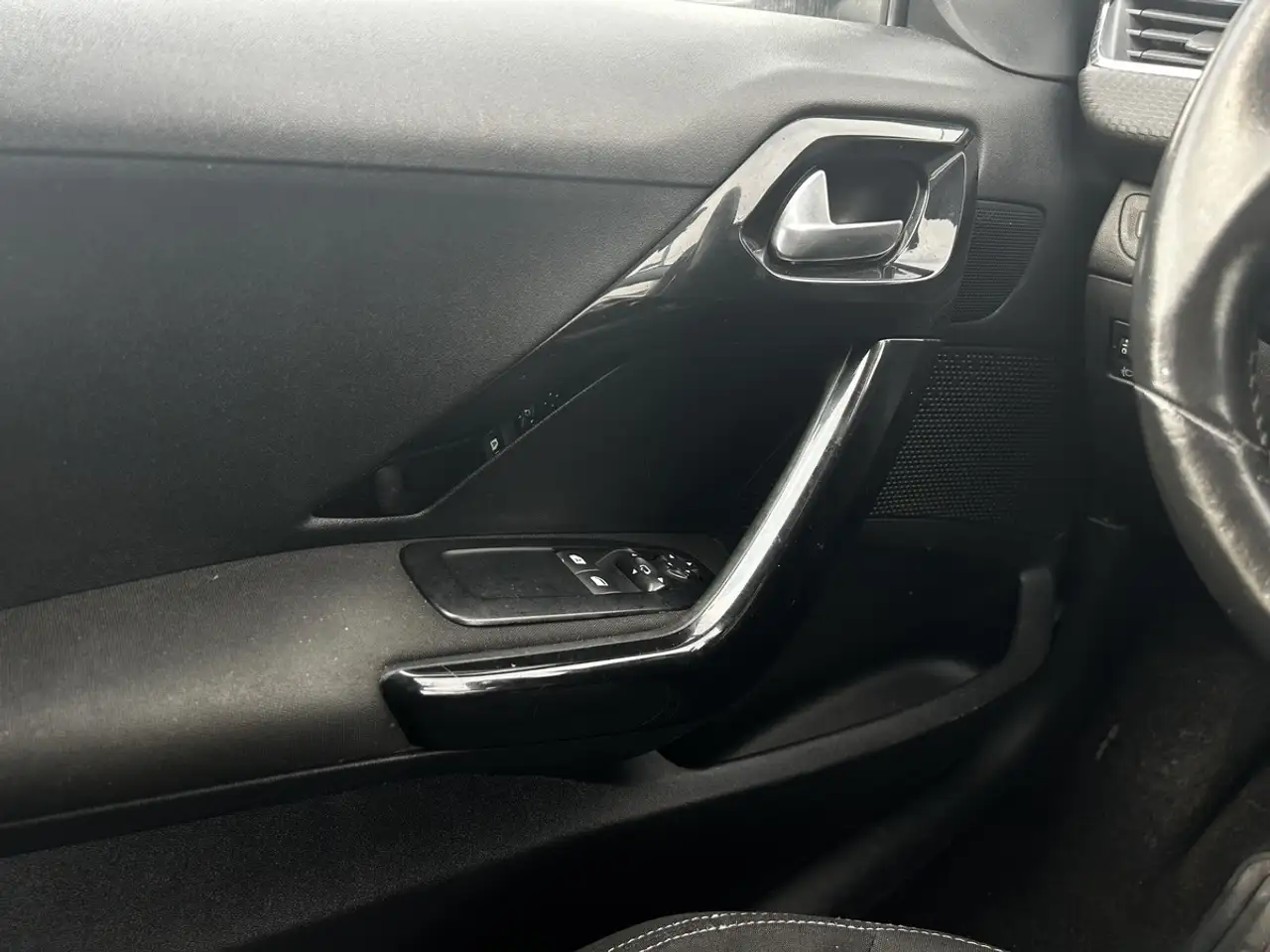 Peugeot 208 208 — photo 12