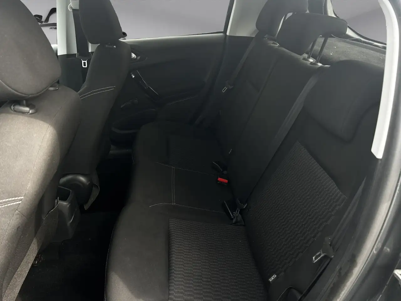 Peugeot 208 208 — photo 13